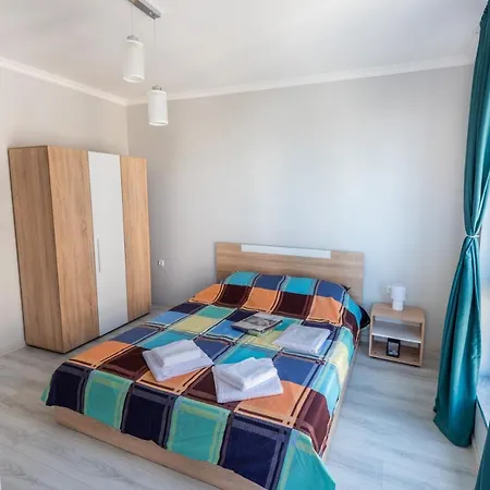 Lovely 1bed For 4 Guests & Free Street Parking شقة بلوفديف